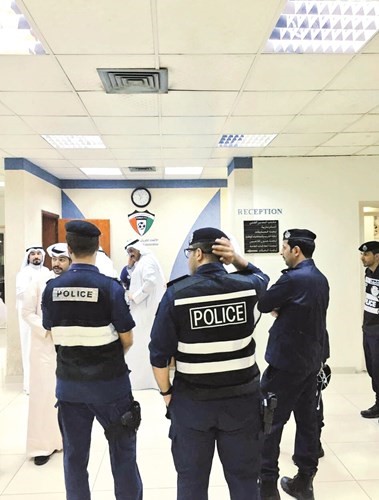 لجنة الازالة في مقر اتحاد الكرة