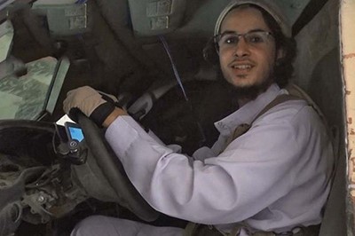 بالصور.. داعشي يودع زميله قبل تفجير انتحاري