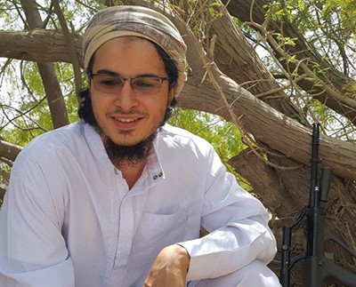 بالصور.. داعشي يودع زميله قبل تفجير انتحاري