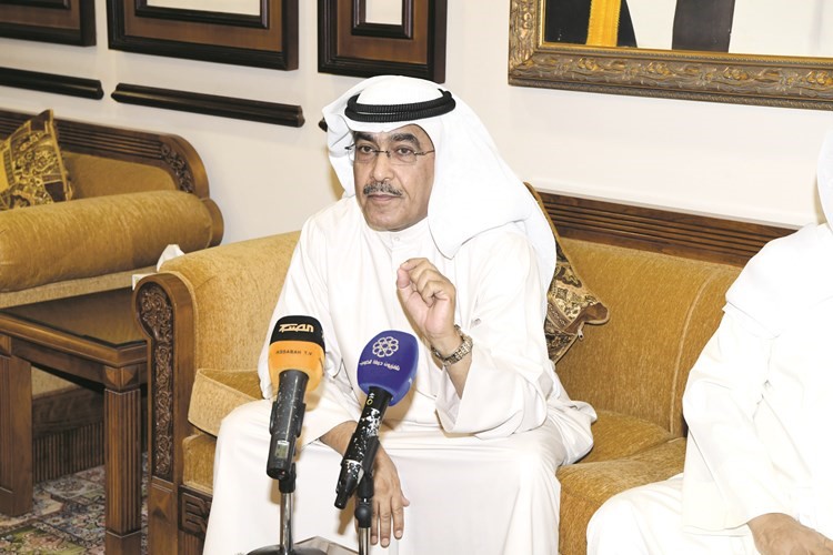نائب رئيس التحرير الزميل عدنان الراشد متحدثا خلال اللقاء