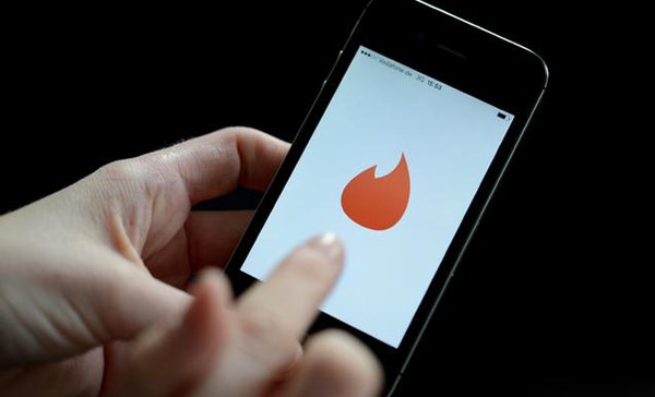 خاطبة سعودية تخطب ضرتها بنفسها دون أن تعلم