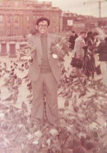في ساحة الطرف الاغر بلندن عام 1975﻿