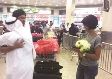 بلسم الايوب تقدم الورد للرامي عبدالرحمن الفيحان