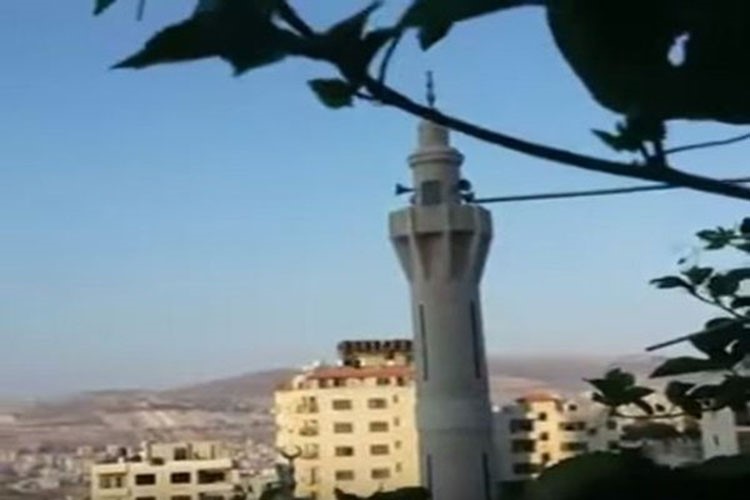 بالفيديو.. مساجد نابلس تبث أغاني لأم كلثوم بدل الأذان!
