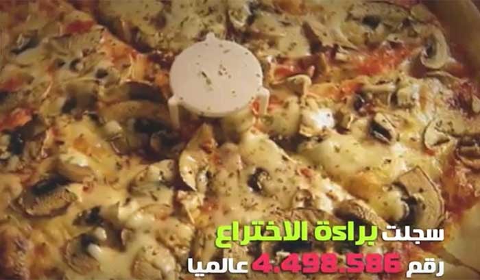 بالفيديو.. هكذا ساهمت القطعة البلاستيكية البيضاء في الحفاظ على البيتزا