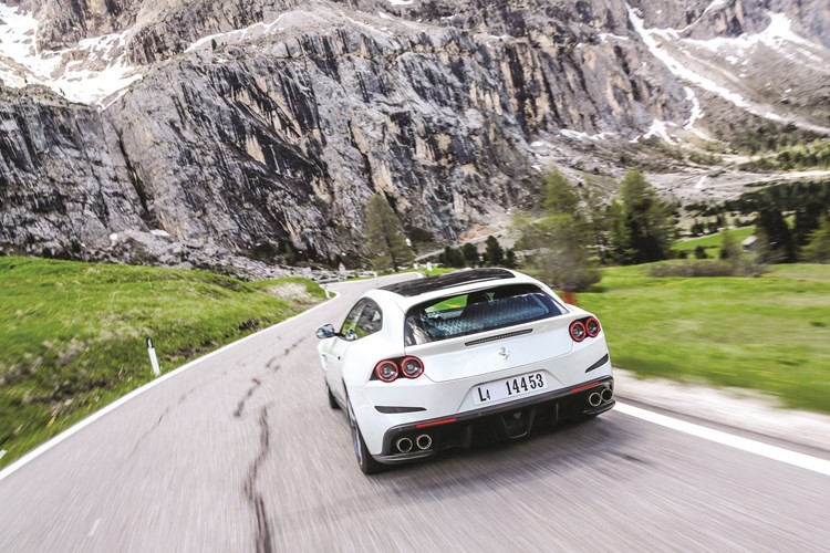 فيراري GTC4Lusso الصعود إلى القمة