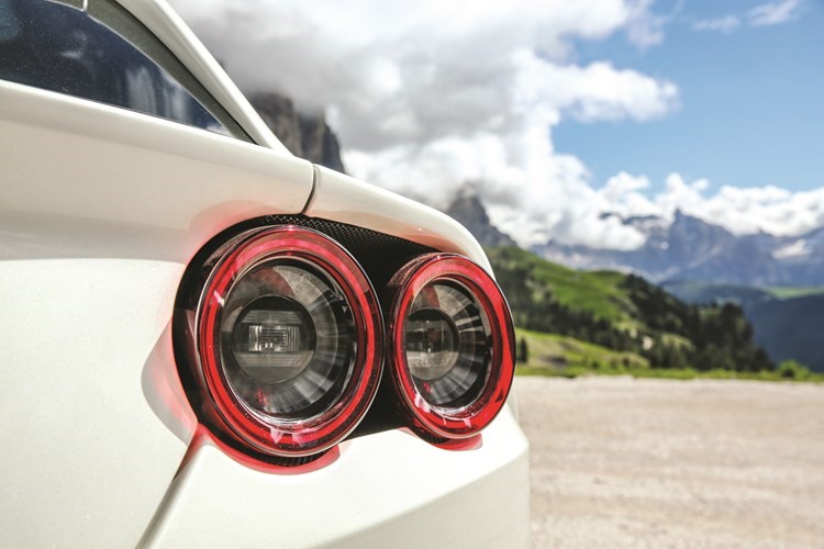 فيراري GTC4Lusso الصعود إلى القمة