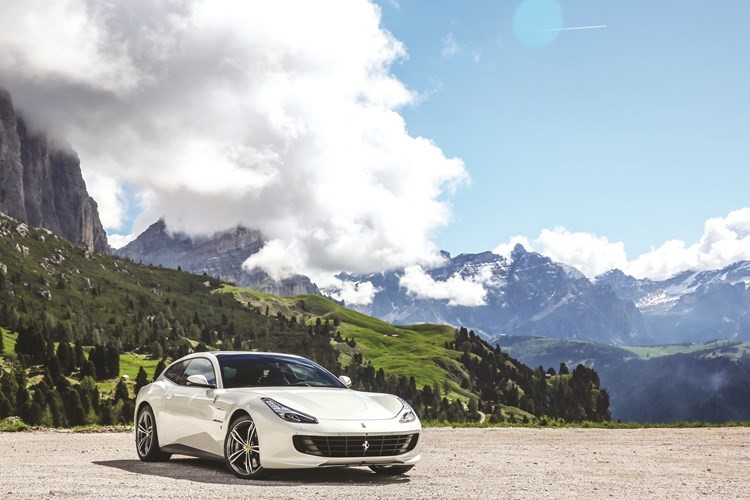فيراري GTC4Lusso الصعود إلى القمة