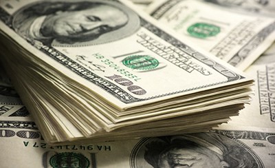 عودة الدولار للزيادة في السوق السوداء.. والذهب يرتفع جنيهاً