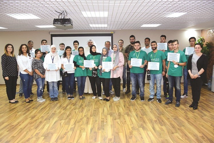 لقطة تذكارية للطلبة المشاركين في برنامج التدريب في شركة علي عبدالوهاب المطوع التجارية