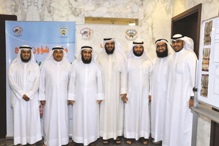 م فريد عمادي وخليف الاذينة ورومي الرومي ومحمد المطيري وسطام المزين في ادارة شؤون الحج﻿