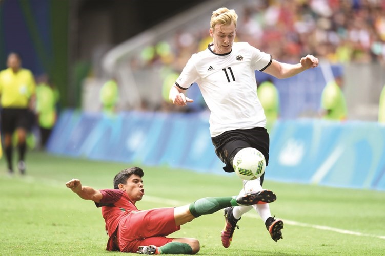الالماني جوليان براندت يتجاوز البرتغالي اندريه