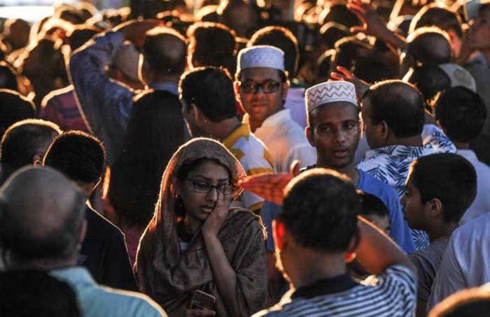 بالصور والفيديو .. مظاهرات في نيويورك تنديداً بمقتل إمام مسجد ومساعده وأعمال عنف بعد قتل الشرطة مشتبهاً به في ويسكونسن 