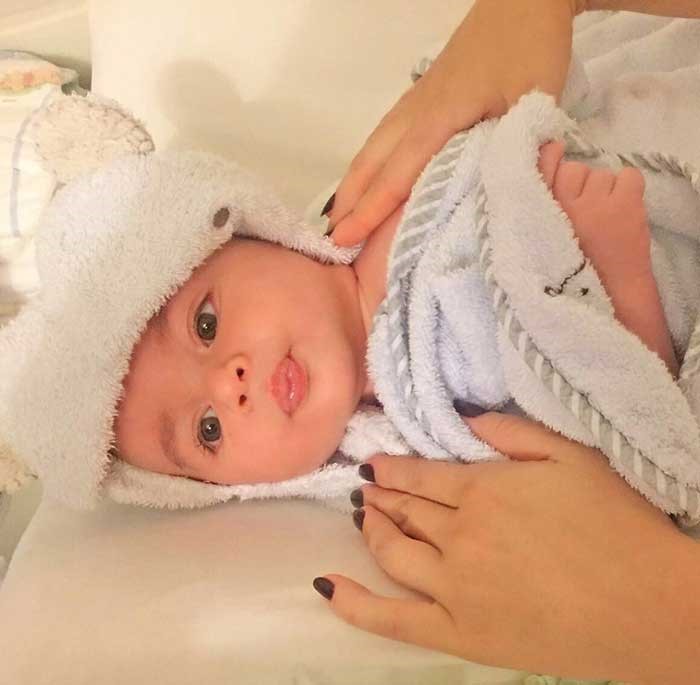  ميريام فارس تفاجئ جمهورها بأول صورة لابنها بملامح واضحة 