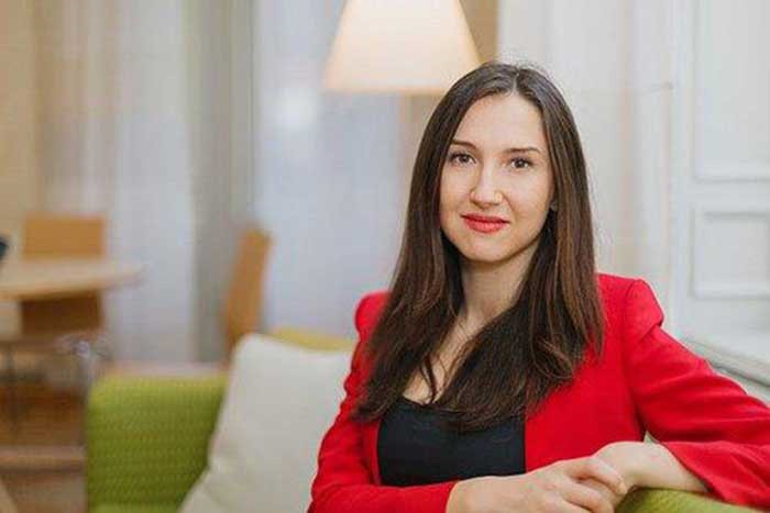 بالصور.. استقالة أول وزيرة مسلمة في السويد بعد ضبطها مخمورة أثناء القيادة