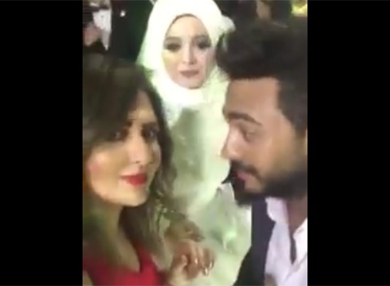 بالفيديو.. كيف داعب تامر حسني الفنانة شذى؟ ولماذا إنفجرت في الضحك؟