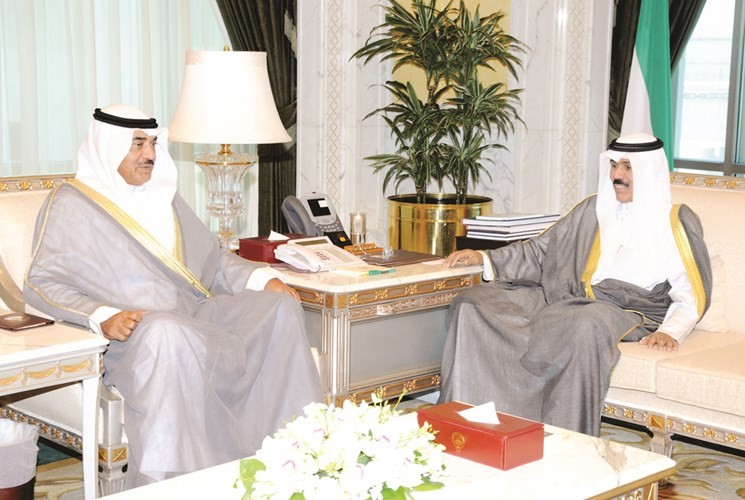 سمو ولي العهد الشيخ نواف الاحمد مستقبلا الشيخ صباح الخالد﻿