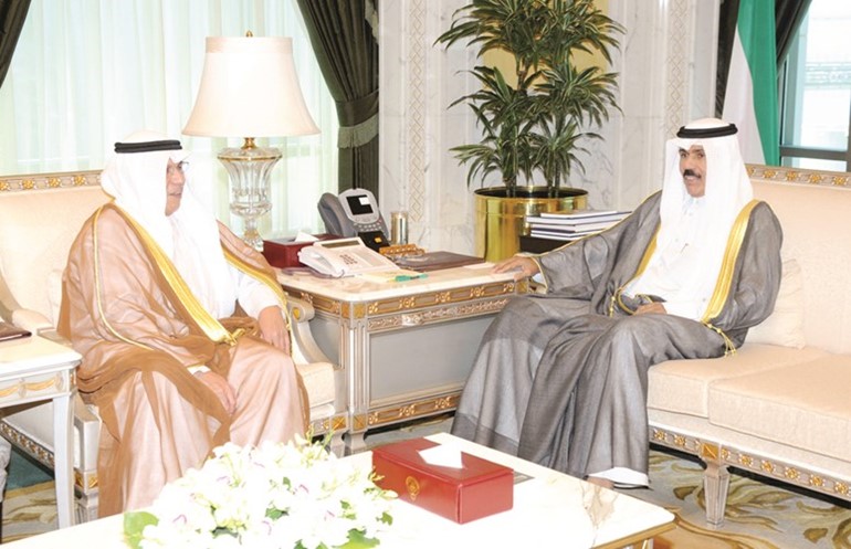 سمو ولي العهد خلال استقباله الشيخ خالد الجراح ﻿
