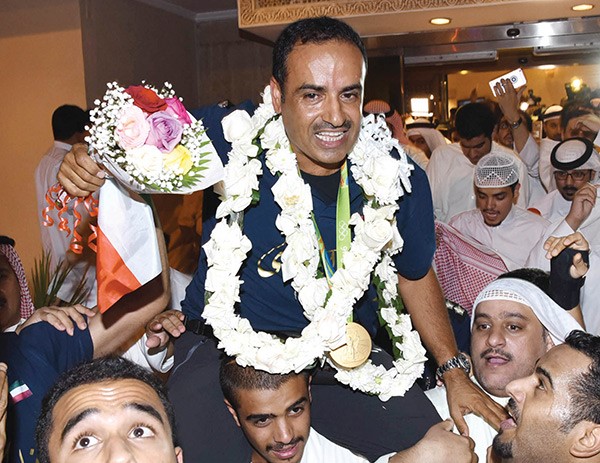 استقبال حاشد للبطل «الذهبي» فهيد الديحاني