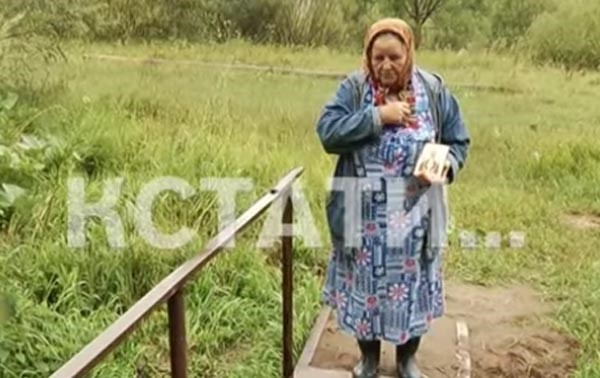 بالفيديو.. جسر من شواهد القبور يصيب سكان قرية روسية بالهلع