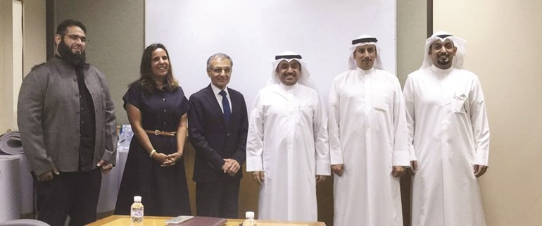  المشاركون في اللقاء 