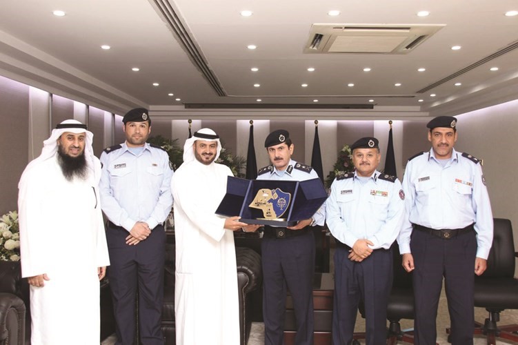 الفريق خالد المكراد يتلقى تكريما من م سعد المحيلبي والمهندسين﻿