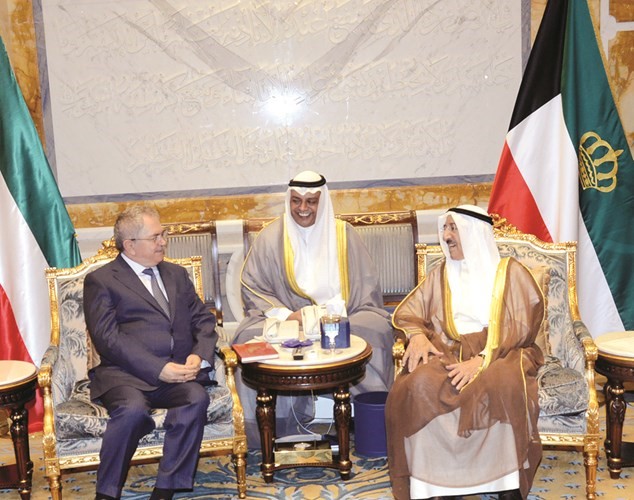 صاحب السمو الامير لدى استقباله سفير رومانيا فاسيلي سوفينيتي﻿