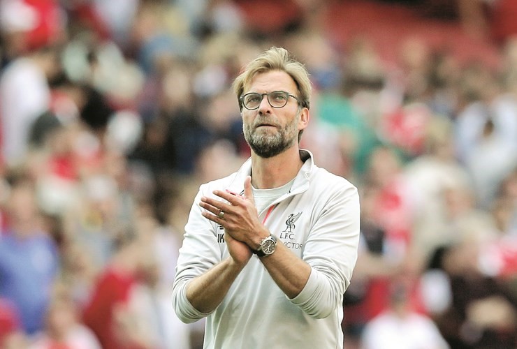 مدرب ليفربول يورغن كلوب يحيي جماهير فريقه اپ 