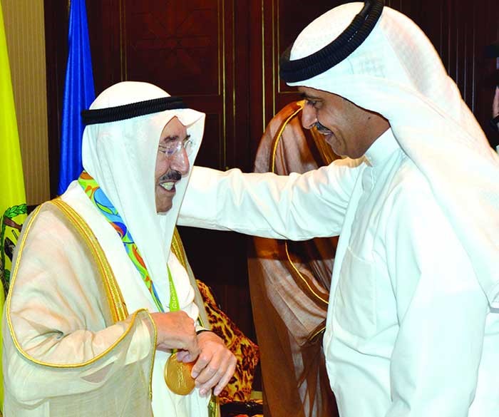 فهيد الديحاني يقلد صاحب السمو الامير ذهبية اولمبياد ريو دي جانيرو