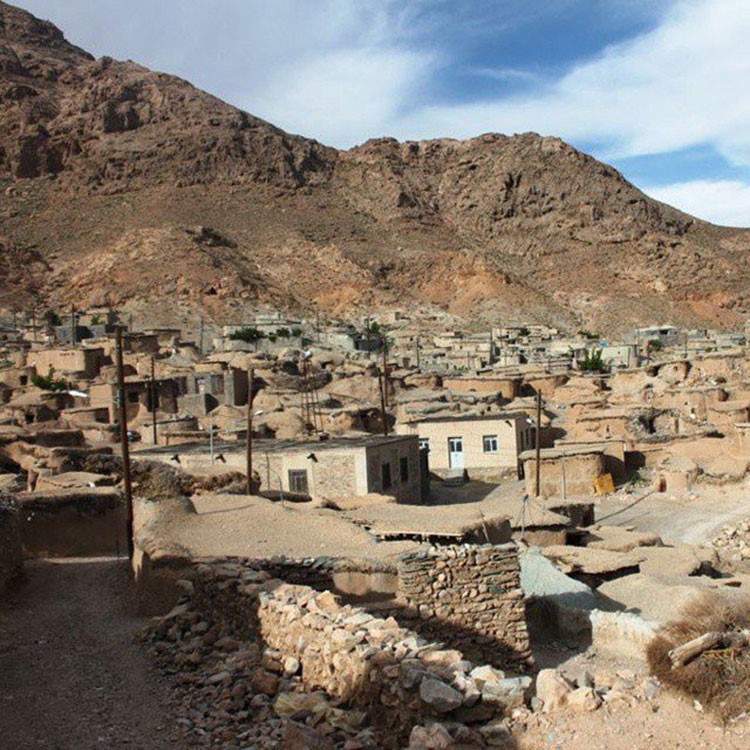 بالصور.. اكتشاف قرية للأقزام على الحدود الإيرانية - الأفغانية