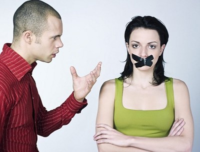 11 عادة سيئة من شأنها أن تدمر أقوى العلاقات الزوجية.. تجنبها!