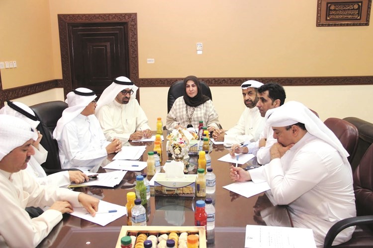 فاطمة الكندري خلال الاجتماع ﻿