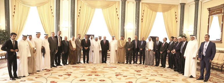 وزير شؤون الديوان الاميري الشيخ ناصر صباح الاحمد مع محافظ البصرة دماجد النصراوي والوفد المرافق له عقب مادبة الغداء 