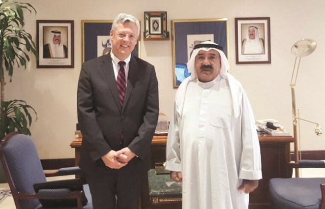 الشيخ ناصر صباح الاحمد مستقبلا سفير المانيا الاتحادية كارلفريد بيرغنز 