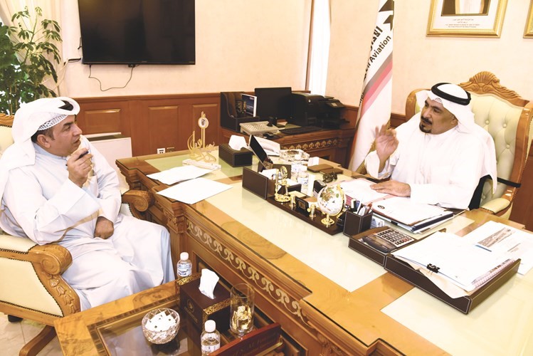 عماد الجلوي متحدثا الى الزميل فرج ناصراحمد علي