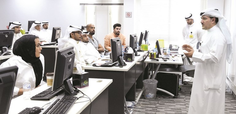 الموظفون الجدد اثناء اللقاء التنويري 