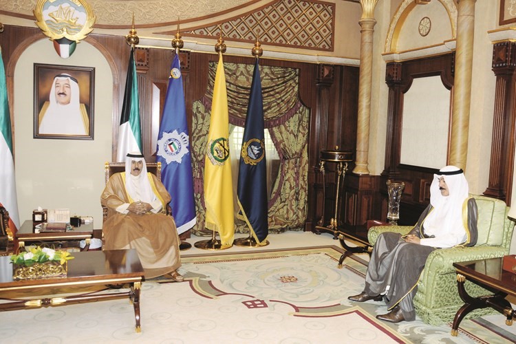 سمو ولي العهد الشيخ نواف الاحمد مستقبلا الشيخ محمد الخالد