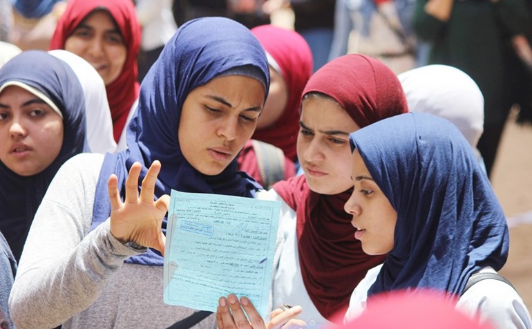 صورة ارشيفية لطالبات من الثانوية العامة في مصر عقب ادائهن للامتحان