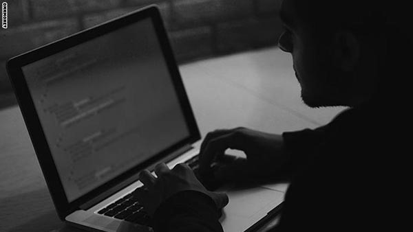 هاكر اخترق وكالة الأمن الأمريكية يعرض رمز قرصنتها للبيع