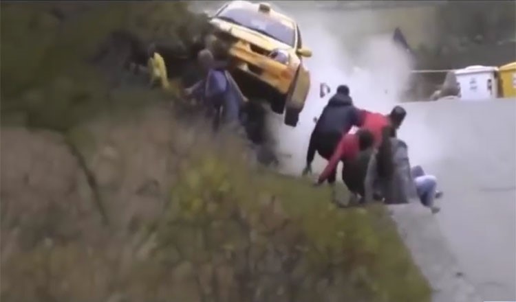  بالفيديو.. شاهد أكثر المحظوظين في العالم بعد نجاتهم من الموت بأعجوبة