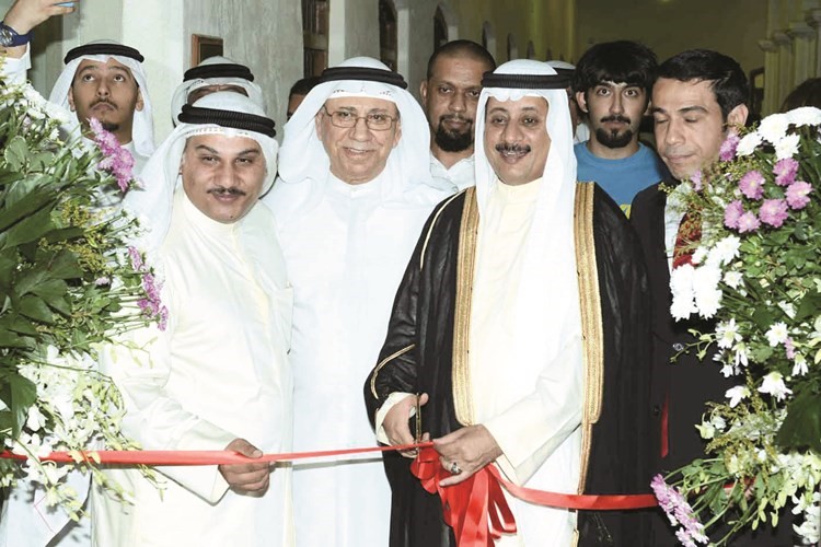 دبدر الدويش يفتتح معرض التصوير الفوتوغرافي