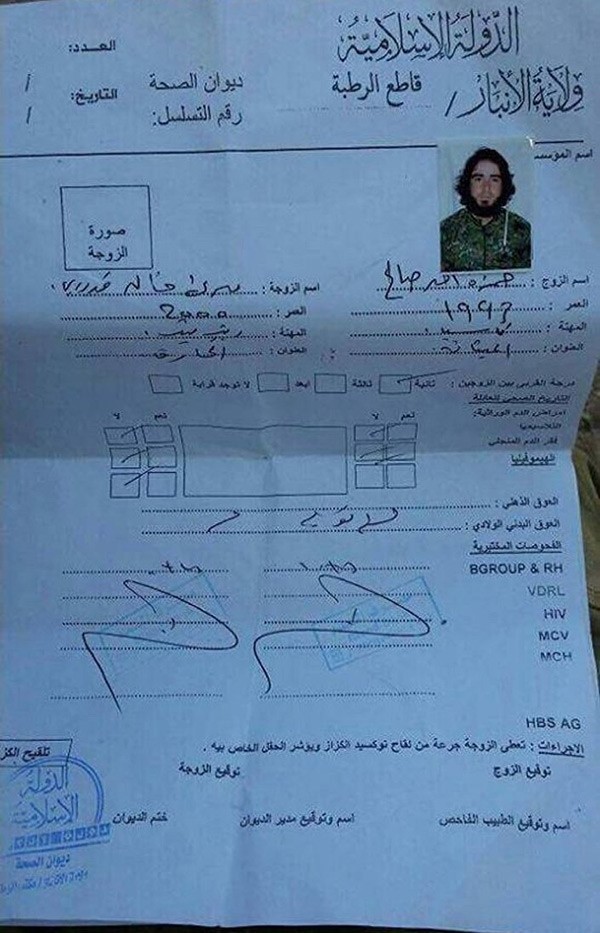 بالصور.. عقد زواج طفلة عراقية من "داعشي"