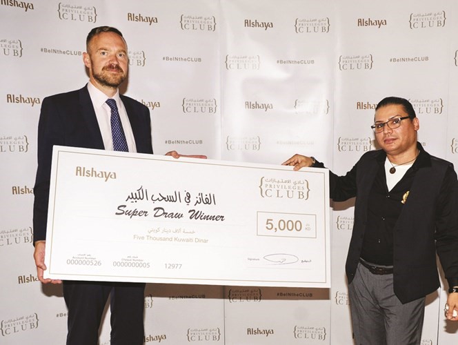 شيك بـ 5 الاف دينار للفائز في السحب الكبير