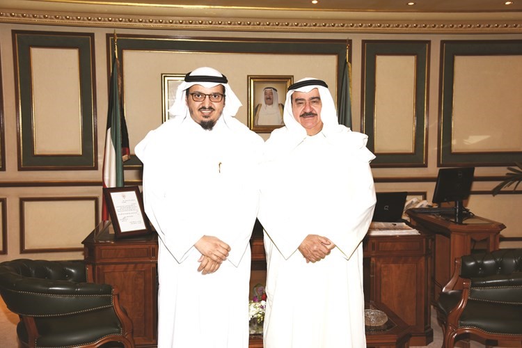 الفريق ثابت المهنا خلال استقباله دعبدالله الشريكة
