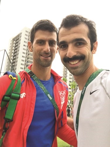 الشطي مع لاعب التنس العالمي ديوكوفيتش 