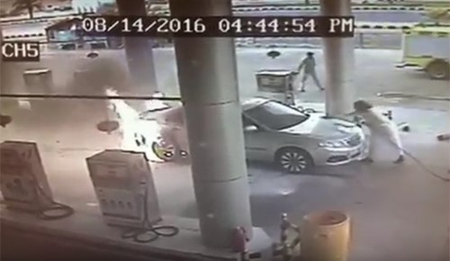 بالفيديو.. موقف بطولي لسعودي ينقذ محطة وقود من الانفجار
