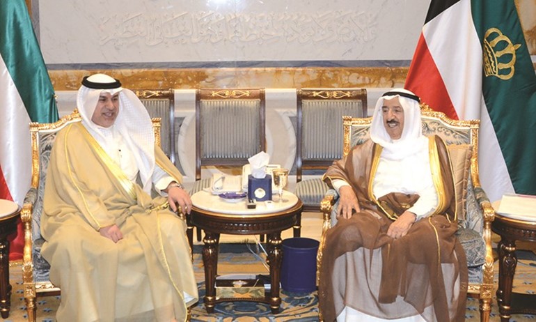 صاحب السمو الامير الشيخ صباح الاحمد مستقبلا عبدالله التميمي