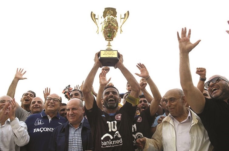 فرحة لاعبي النجمة بالحصول على كاس النخبة﻿