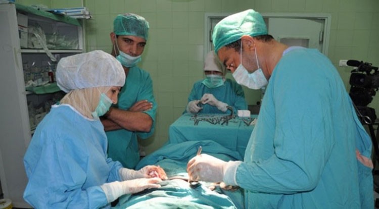 امرأة عربية.. أنجبت طفلتها في المستشفى ثم اعترفت باغتصابها من 3 شباب! 
