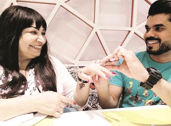 صورة البناو وامل عباس التي اثارت الجدل حول زواجهما﻿